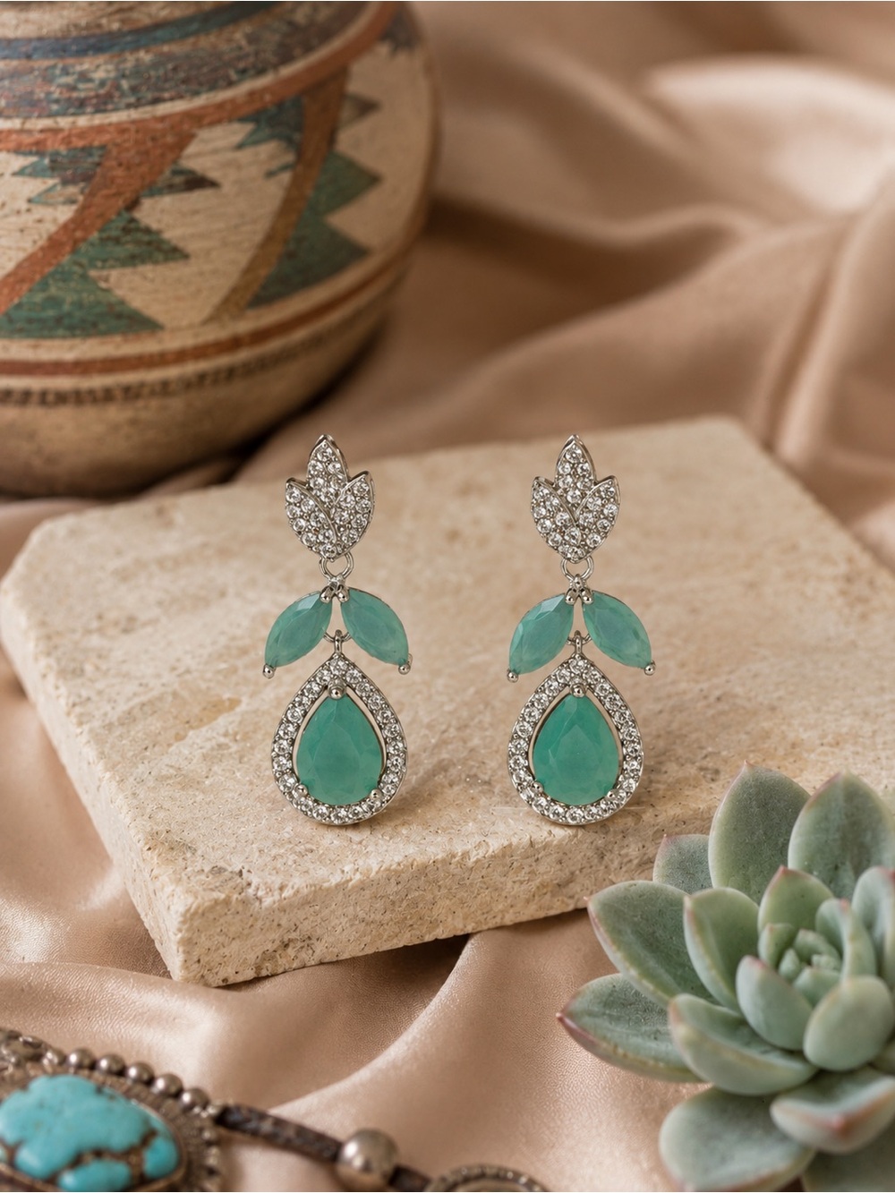 🆕❤️Southwest Inspired Seafoam Crystal Teardrop Earring
